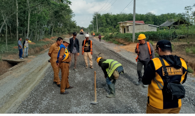 Mantap! Rekanan CV Berdikari Reksa Mandiri Sempurnakan Volume Base A Proyek Rekontruksi Jalan Moris Jaya