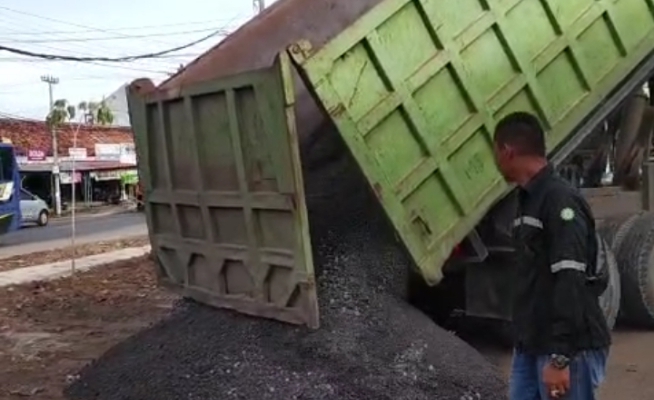 Perapihan Halaman Pasar Unit 2, Pihak CV. Gapuro Rezeki Sae Sumbang Tiga Tronton Base