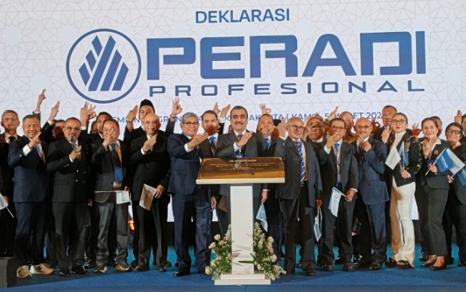 Deklarasi PERADI PROFESIONAL Solusi Nyata Dunia Hukum Indonesia